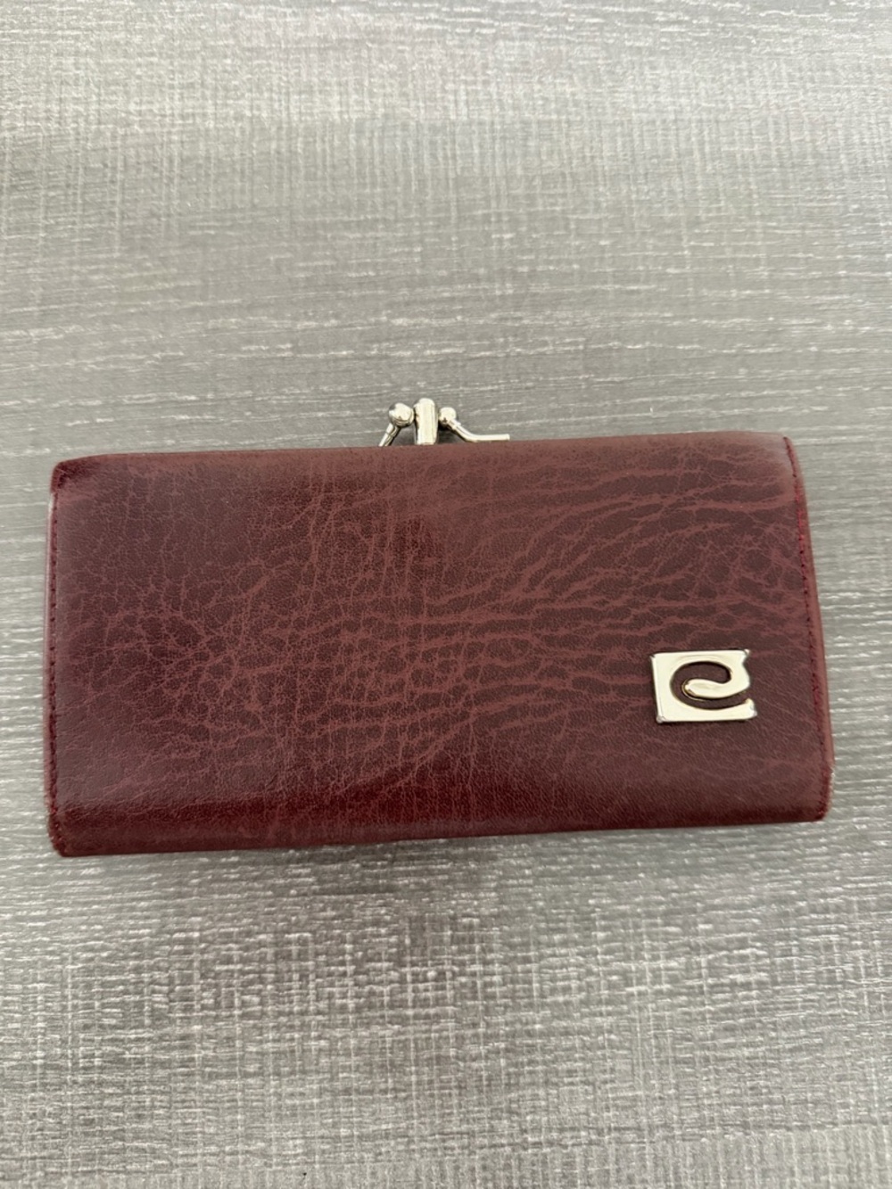 Vintage Winfield Classic Wine Red Genuine Leather Kiss Lock
Clutch Wallet